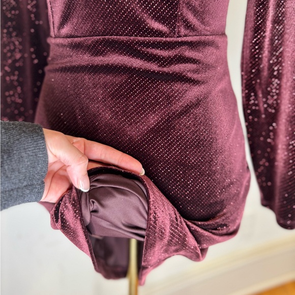 NWT Express Velvet Sweetheart V-Wire Sheath Dress, Size XS - Picture 6 of 13